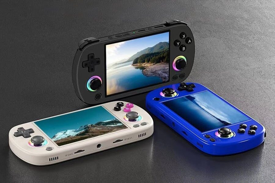 Three colors of the Anbernic RG40XX H gaming handheld